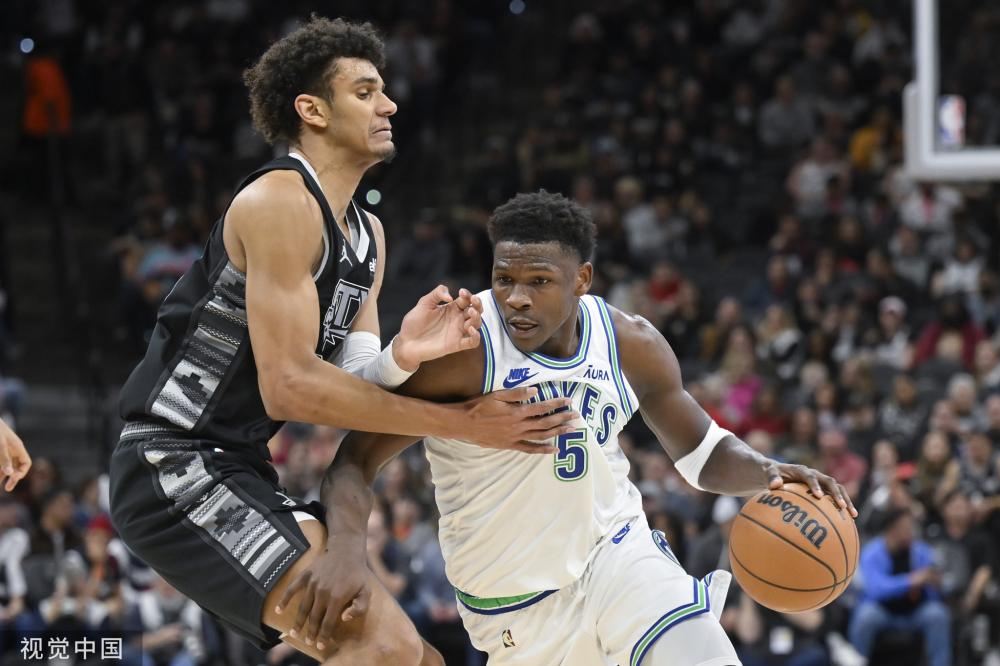 她以精准的 她以精准的